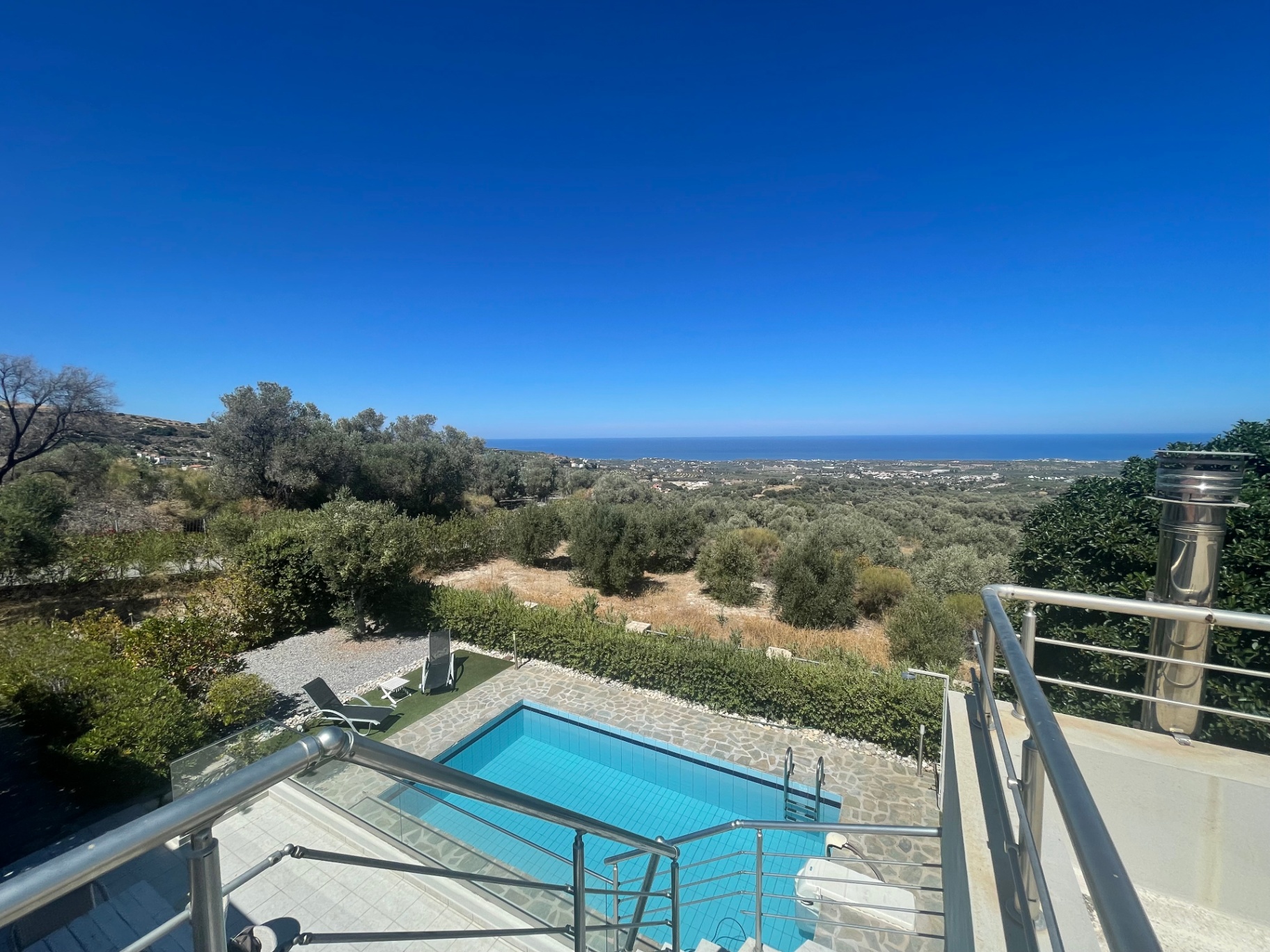 Pool vista over the Cretan Sea